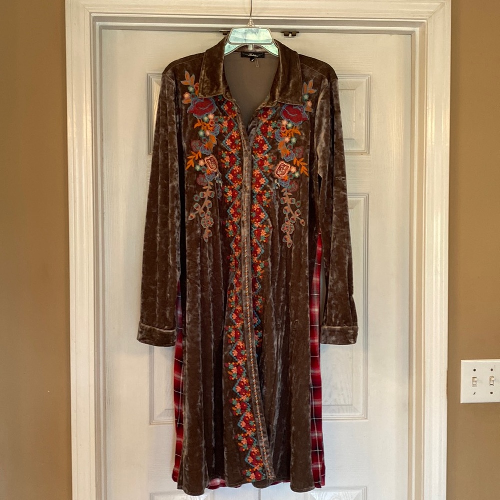 Andree by Unit super fun embroidered kimono.